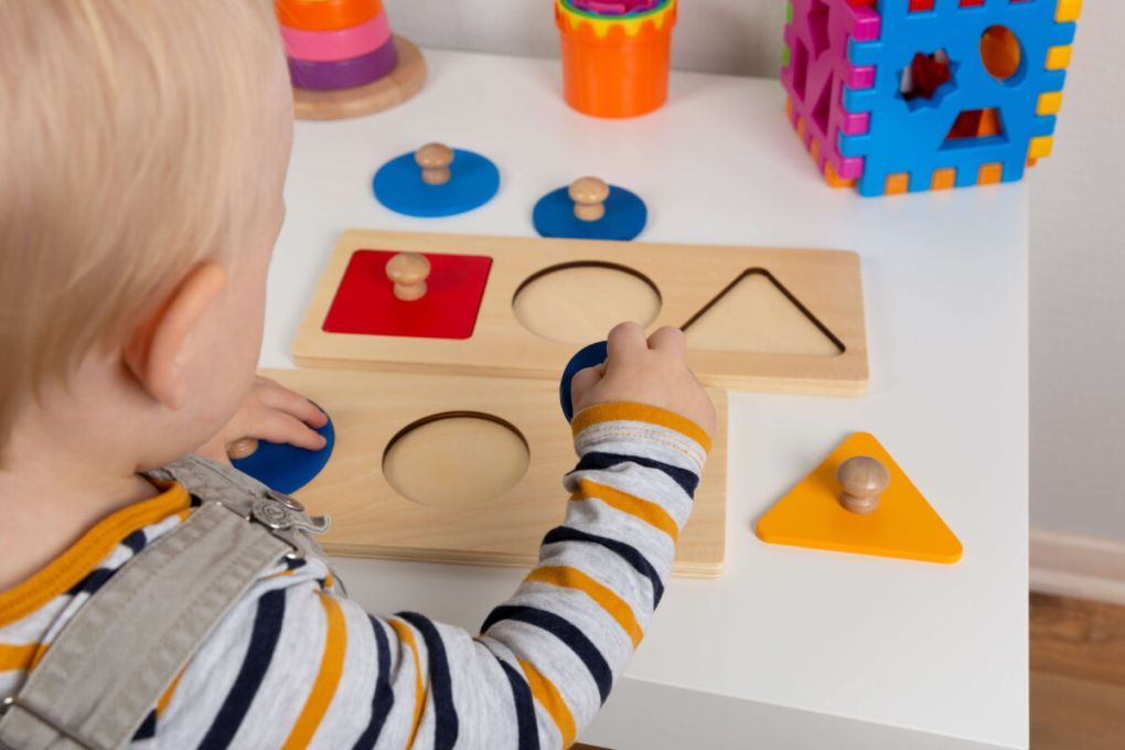 Montessori Home - zabawy dzieci